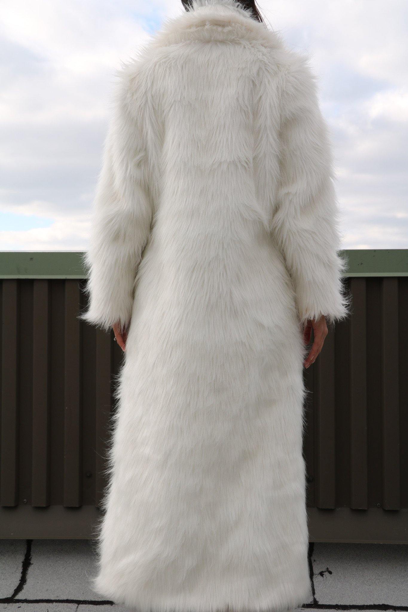 CYBERian faux fur EXTRA LONG COAT - Harmonia